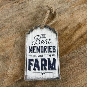 5/$20 Like New MEMORIES ARE MADE AT THE FARM Shabby Wood Decor